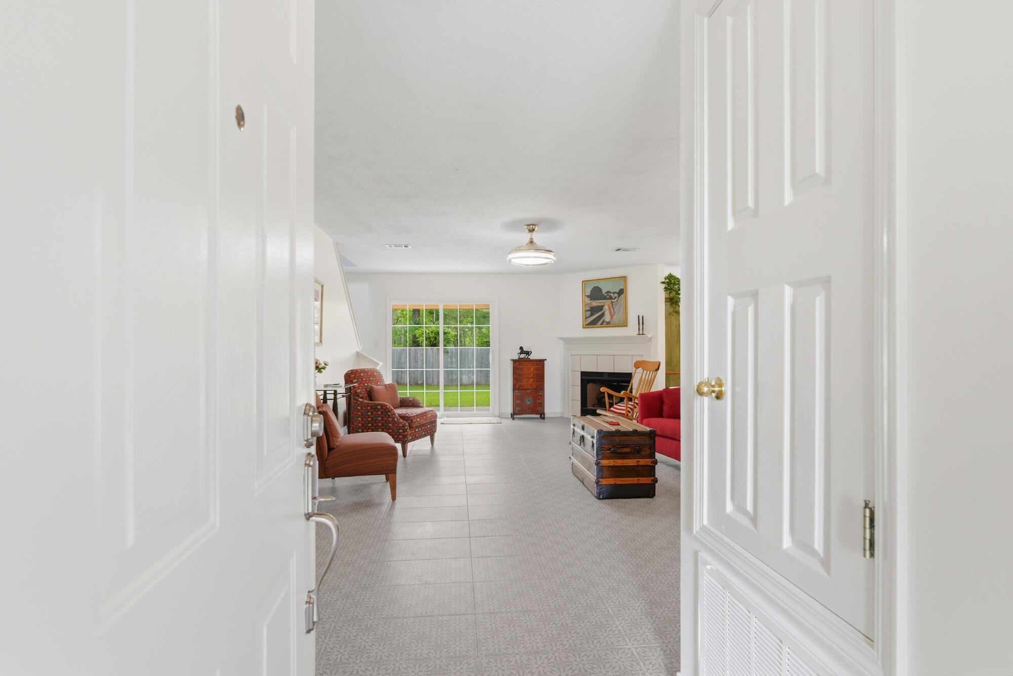 Image 3: Front Entrance