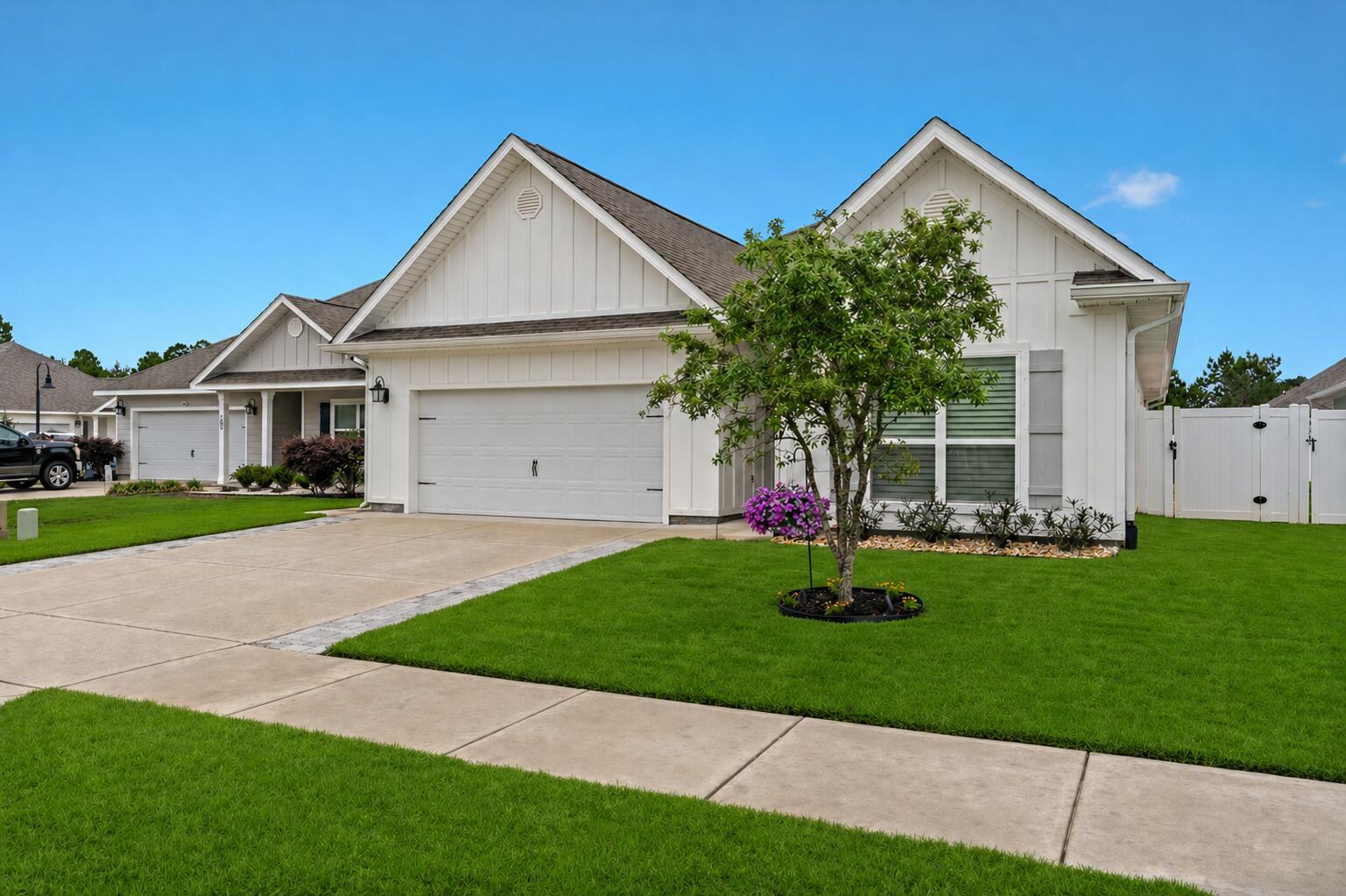 Image 3: Front Yard