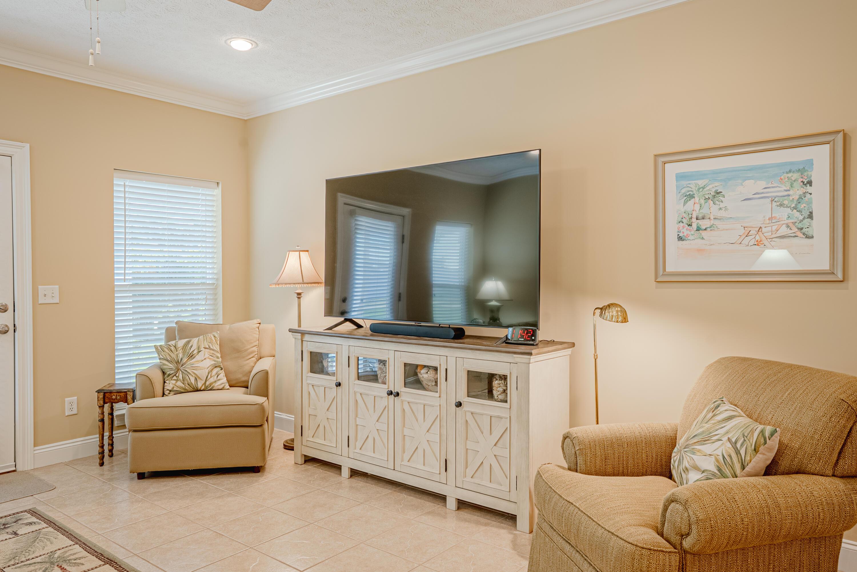 Image 3: Living Room
