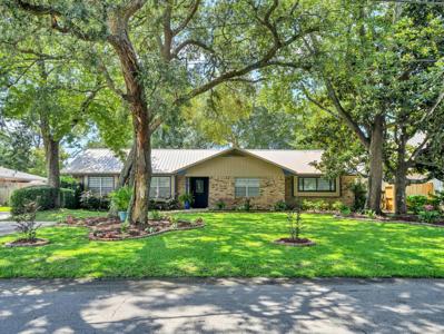 726 NE Powell Drive