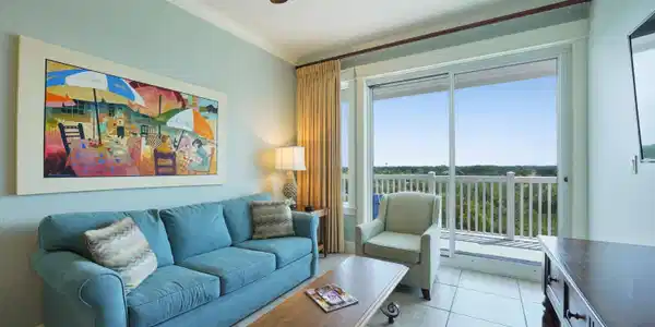 Image 4: Living area