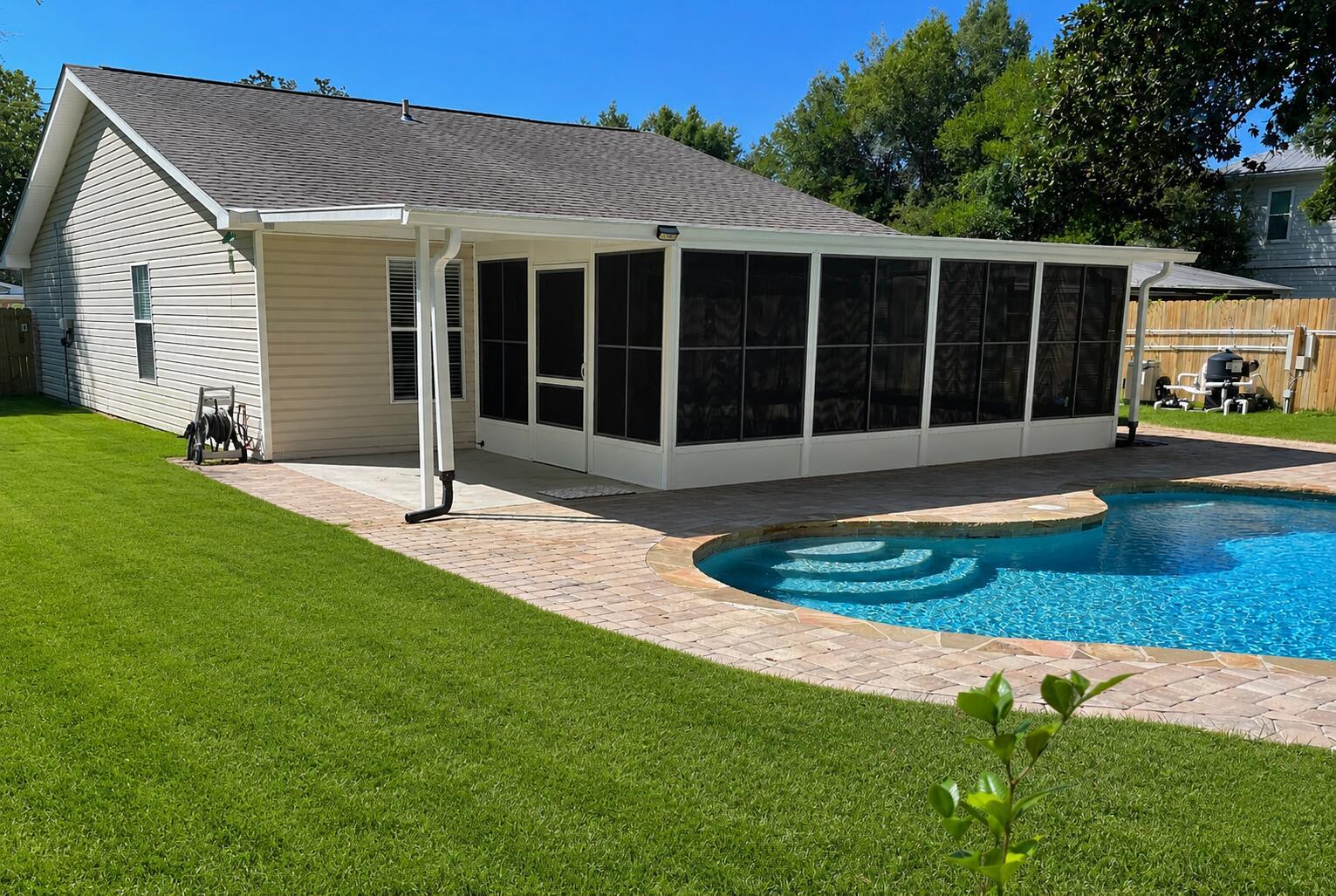 Image 2: pool