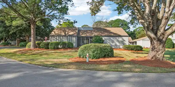Image 3: QUIET Bayside location
