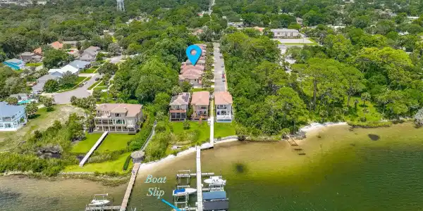 484 Soundview Court
