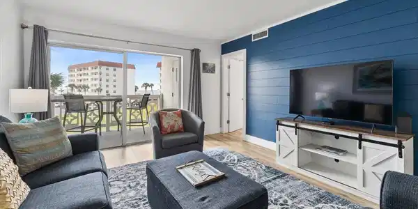 909 Santa Rosa Boulevard