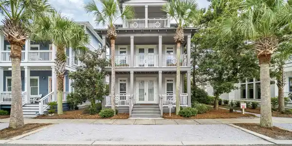 Image 3: Front Entrance