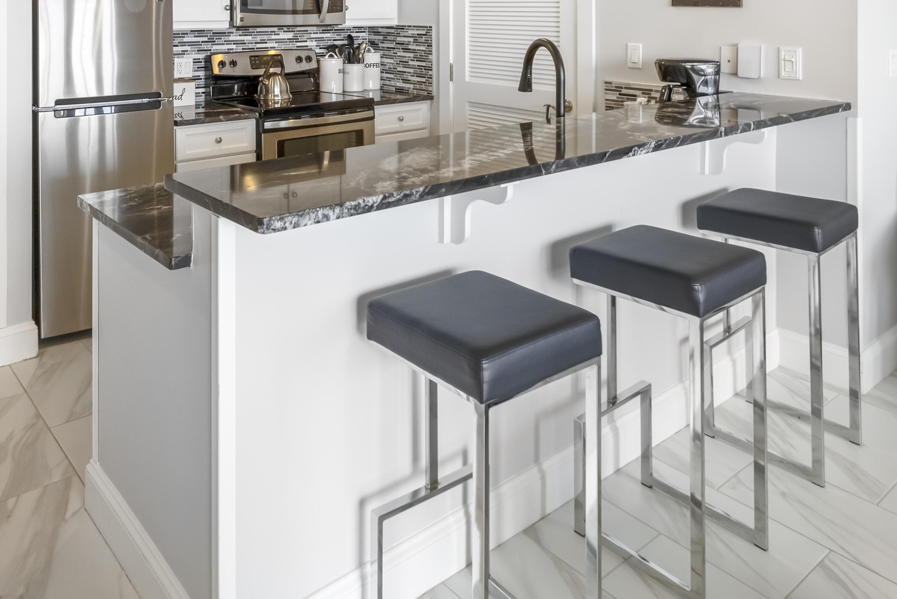 Image 4: Breakfast Bar