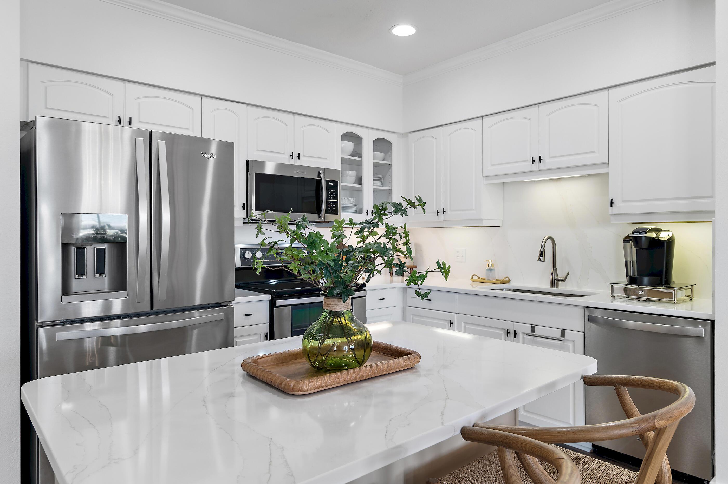 Image 3: Kitchen