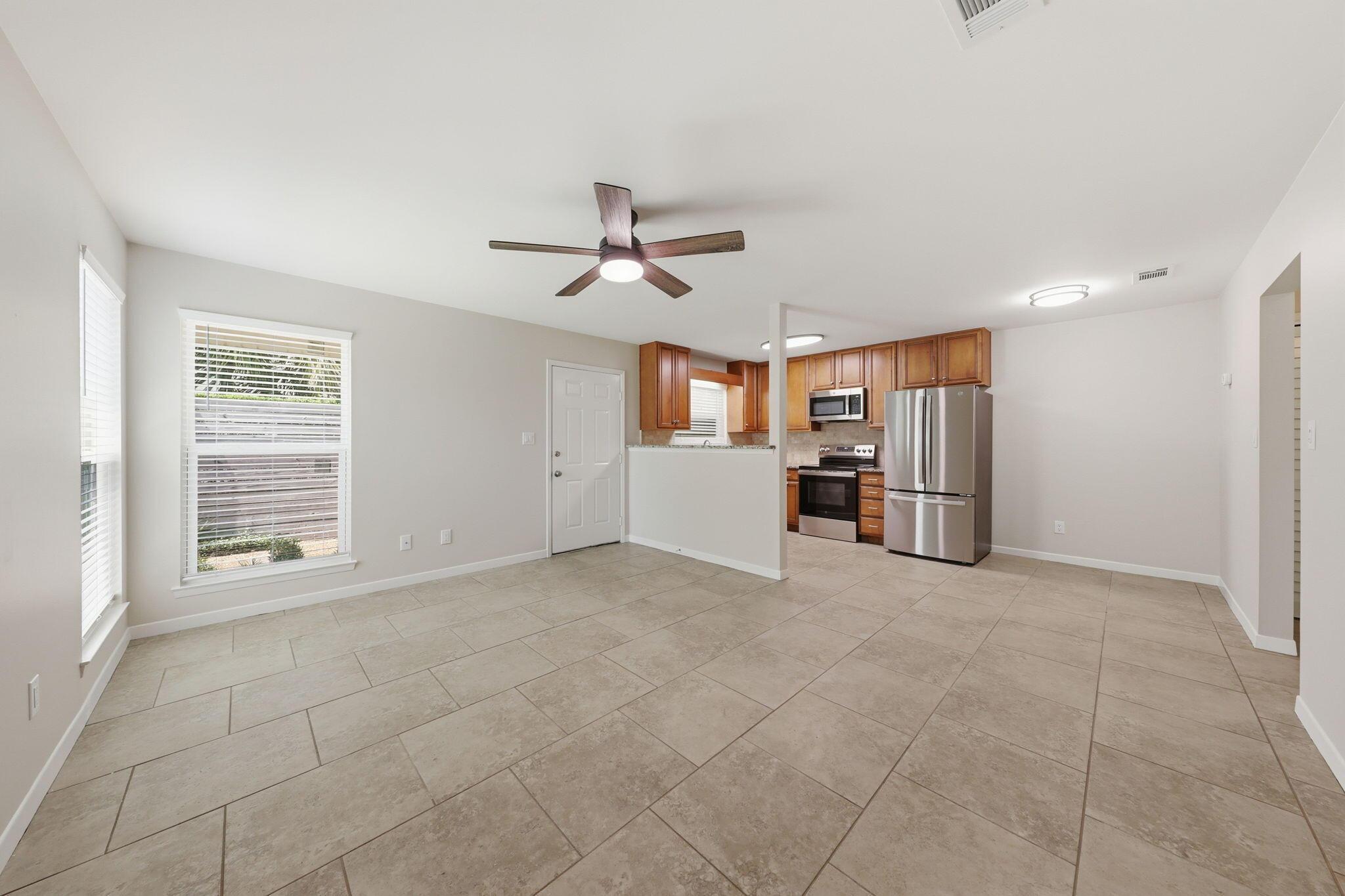 Image 4: 5-web-or-mls-37-e-bradley-st