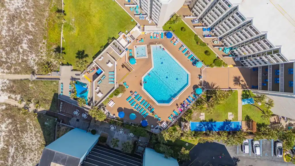 Image 1: Gulf front Pool and Amenities