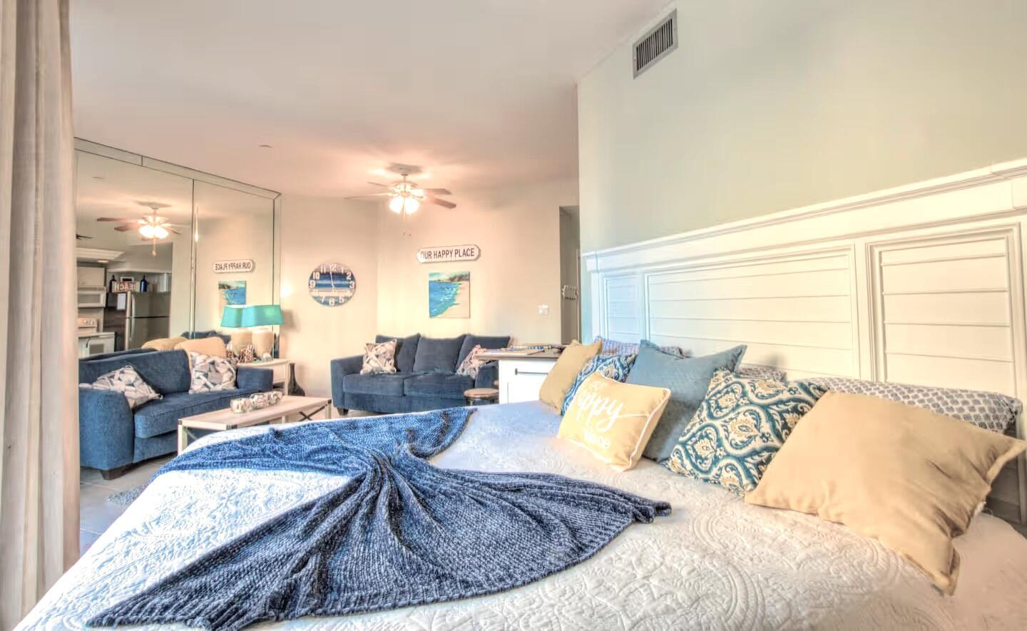 Image 2: Bedroom