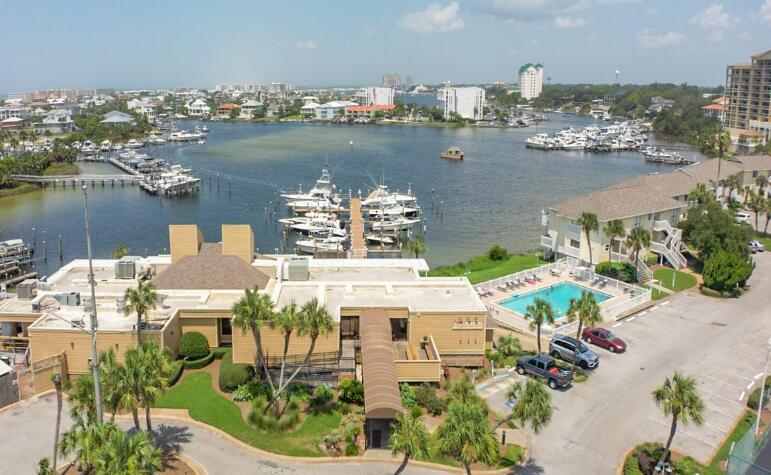 Image 4: Marina Overview