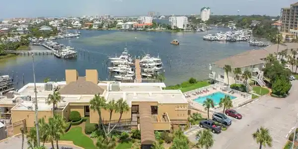Image 4: Marina Overview