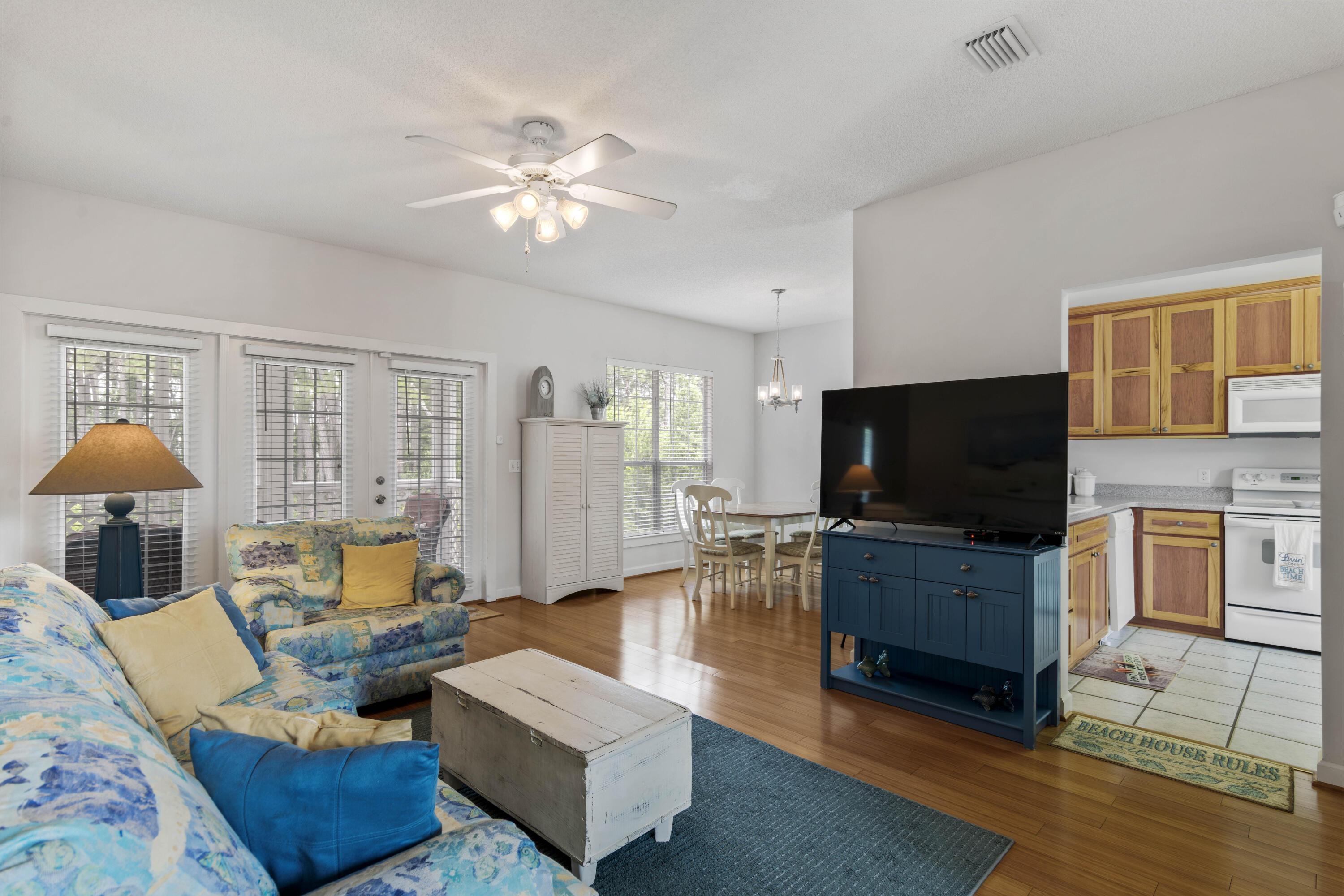 Image 2: living space first floor