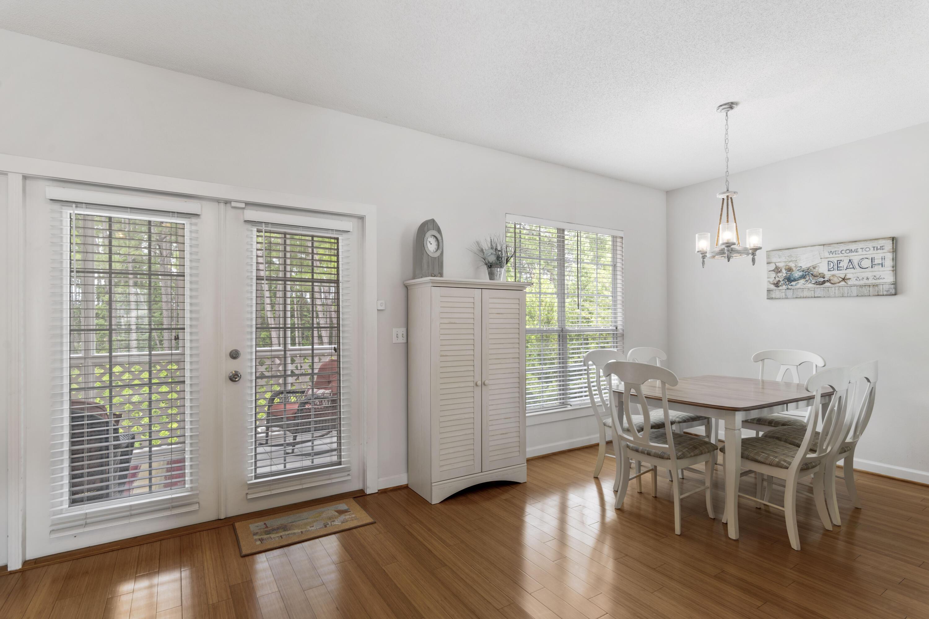 Image 4: Deck door and dinning area
