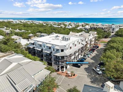 46 N Barrett Square