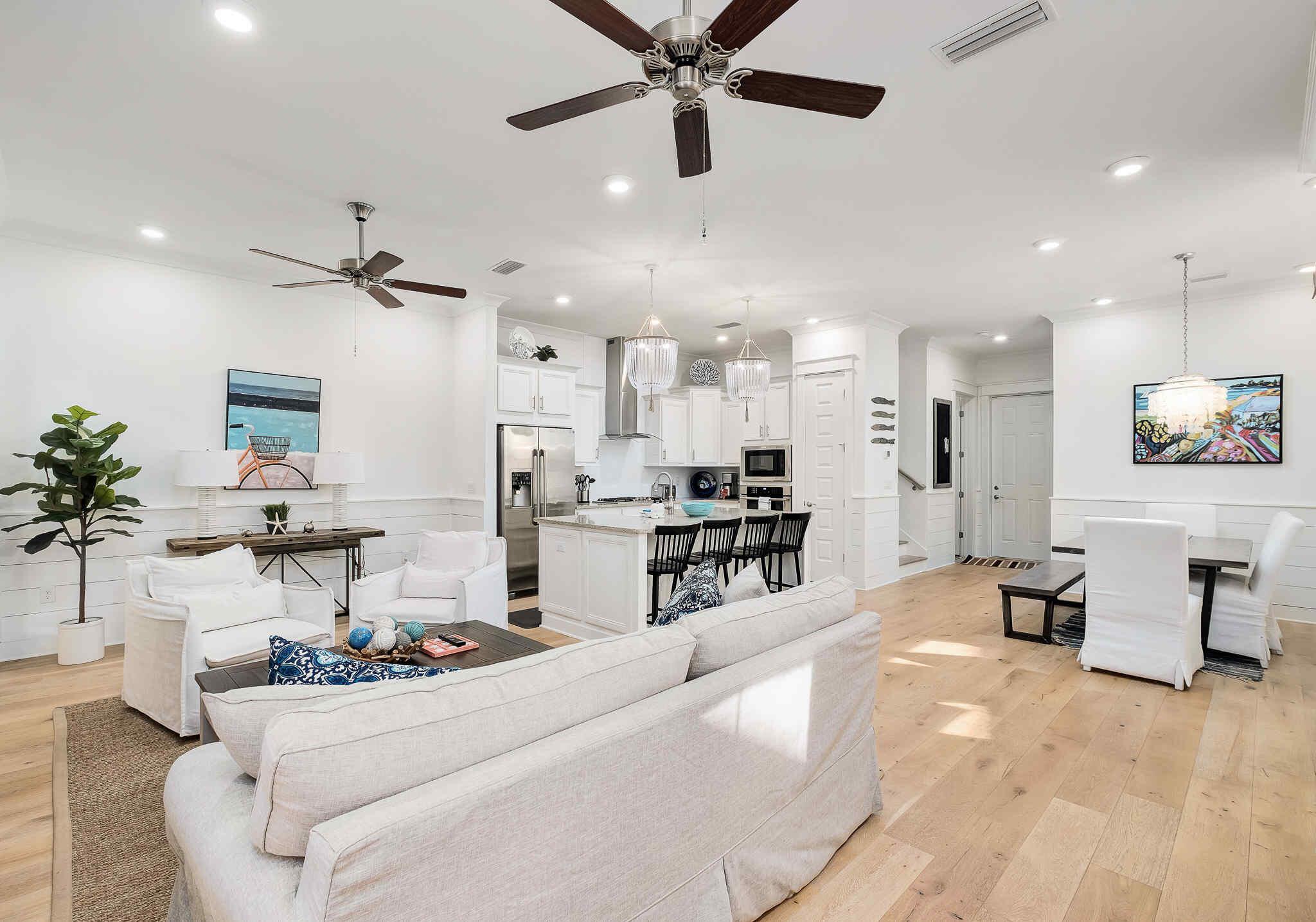 Image 2: Large open floor plan