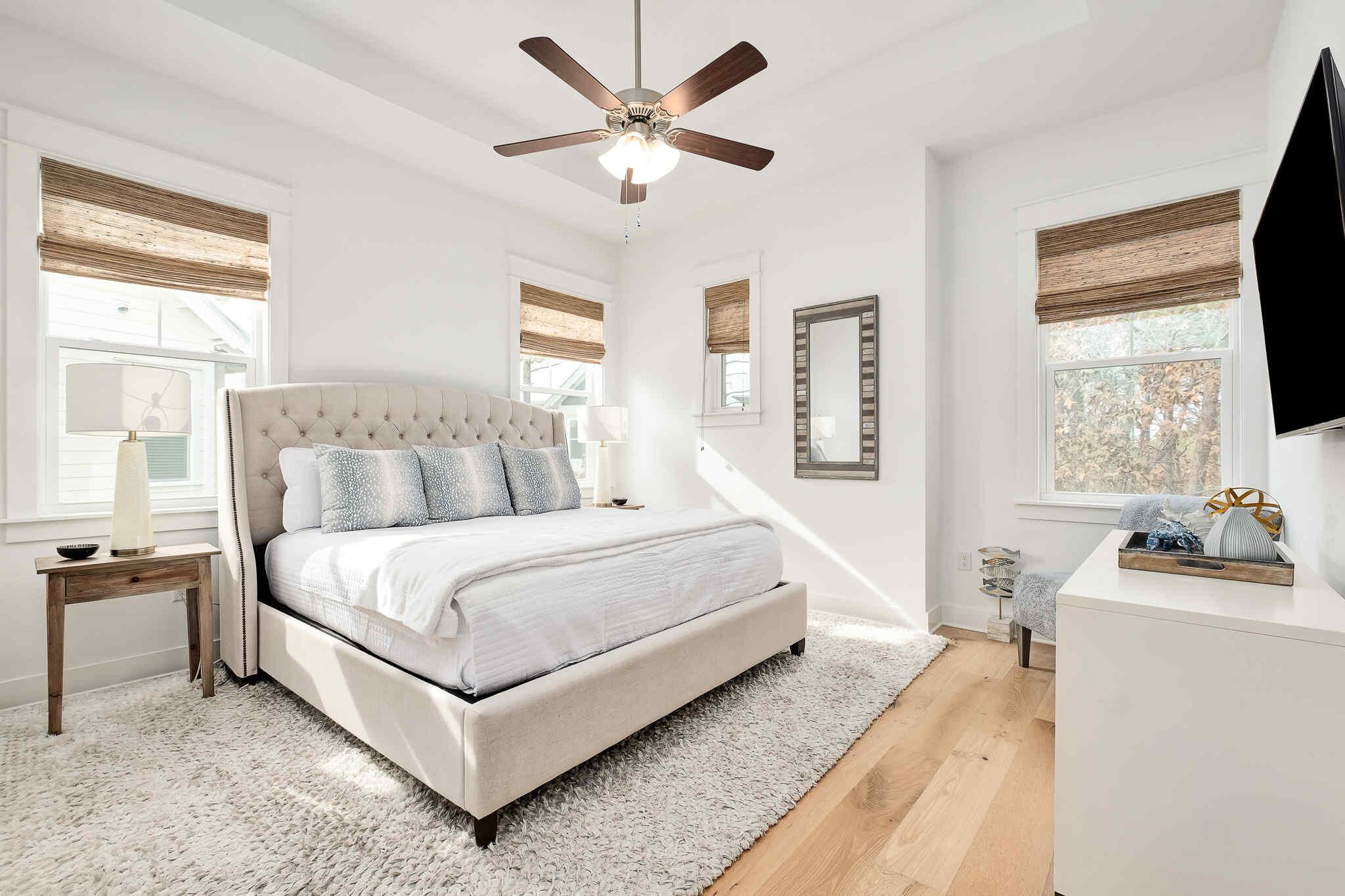 Image 3: Large Primary Bedroom