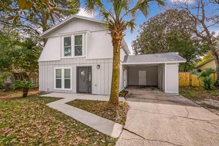 16 NW Cinderella Lane