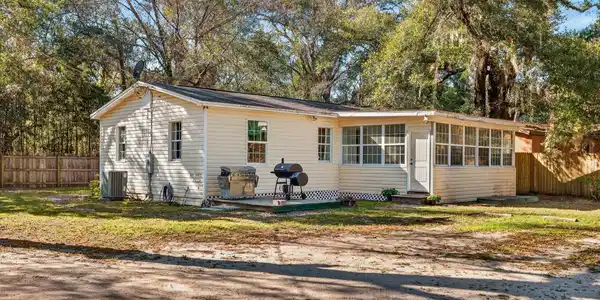 7304 Saint Johns Circle