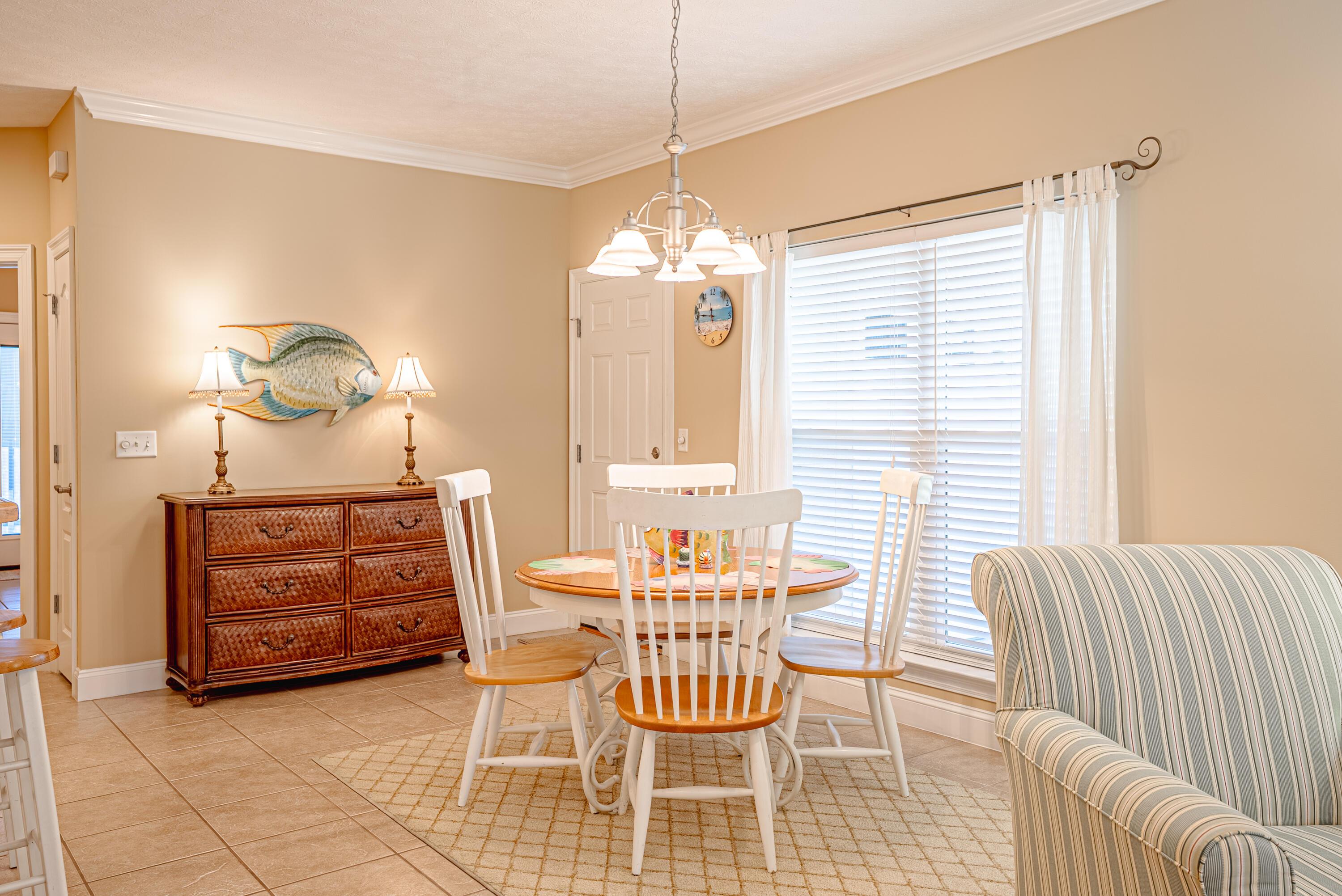 Image 4: Dining Area