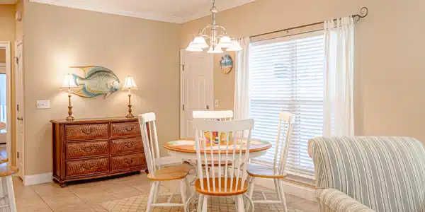 Image 4: Dining Area