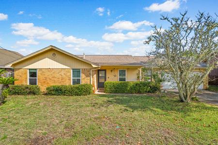 232 Lakeside Lane