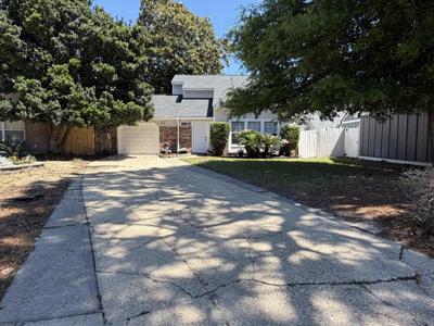 409 NW Adam Street