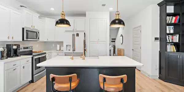 Image 4: Kitchen