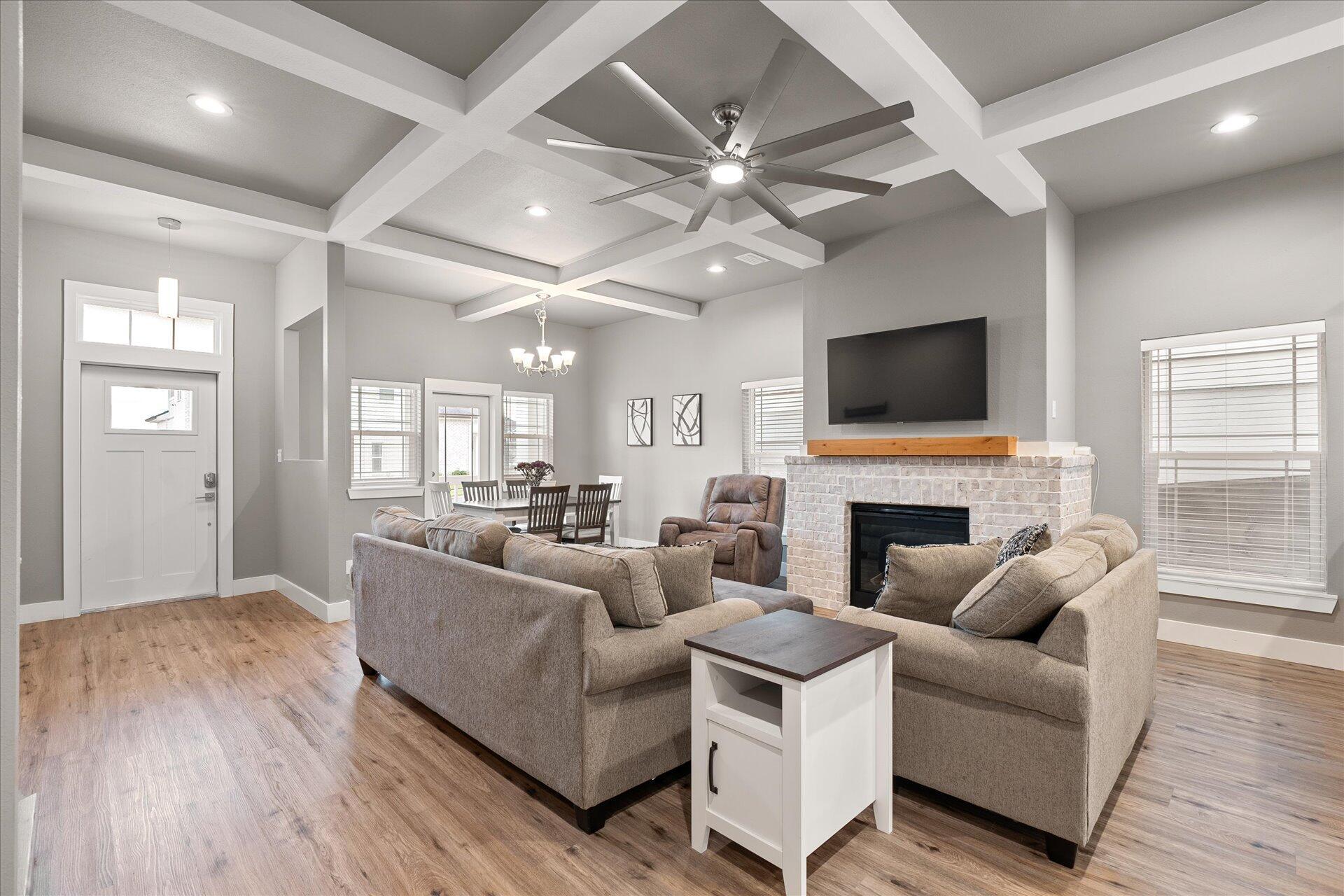 Image 3: Main living room