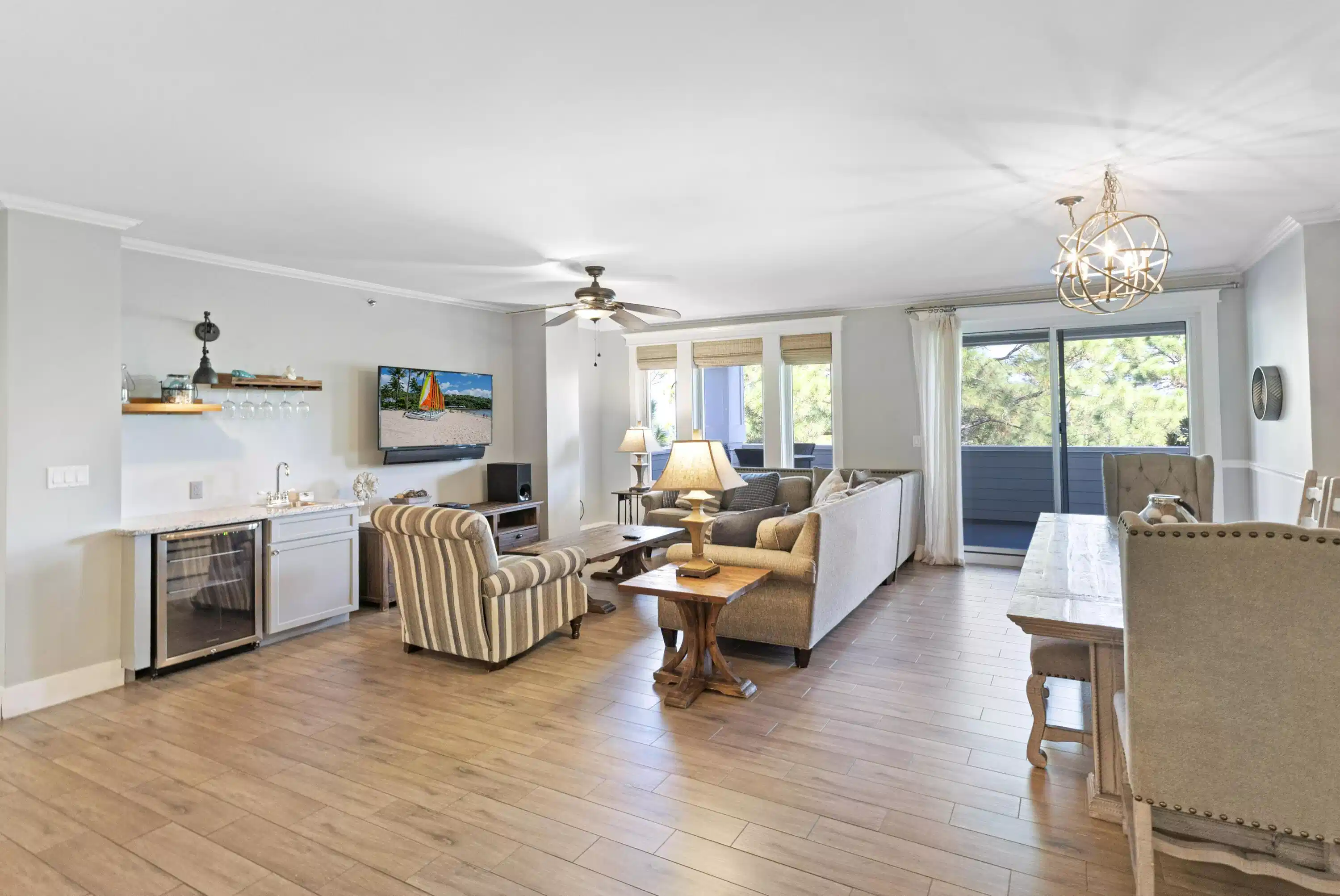 Image 1: Living Area