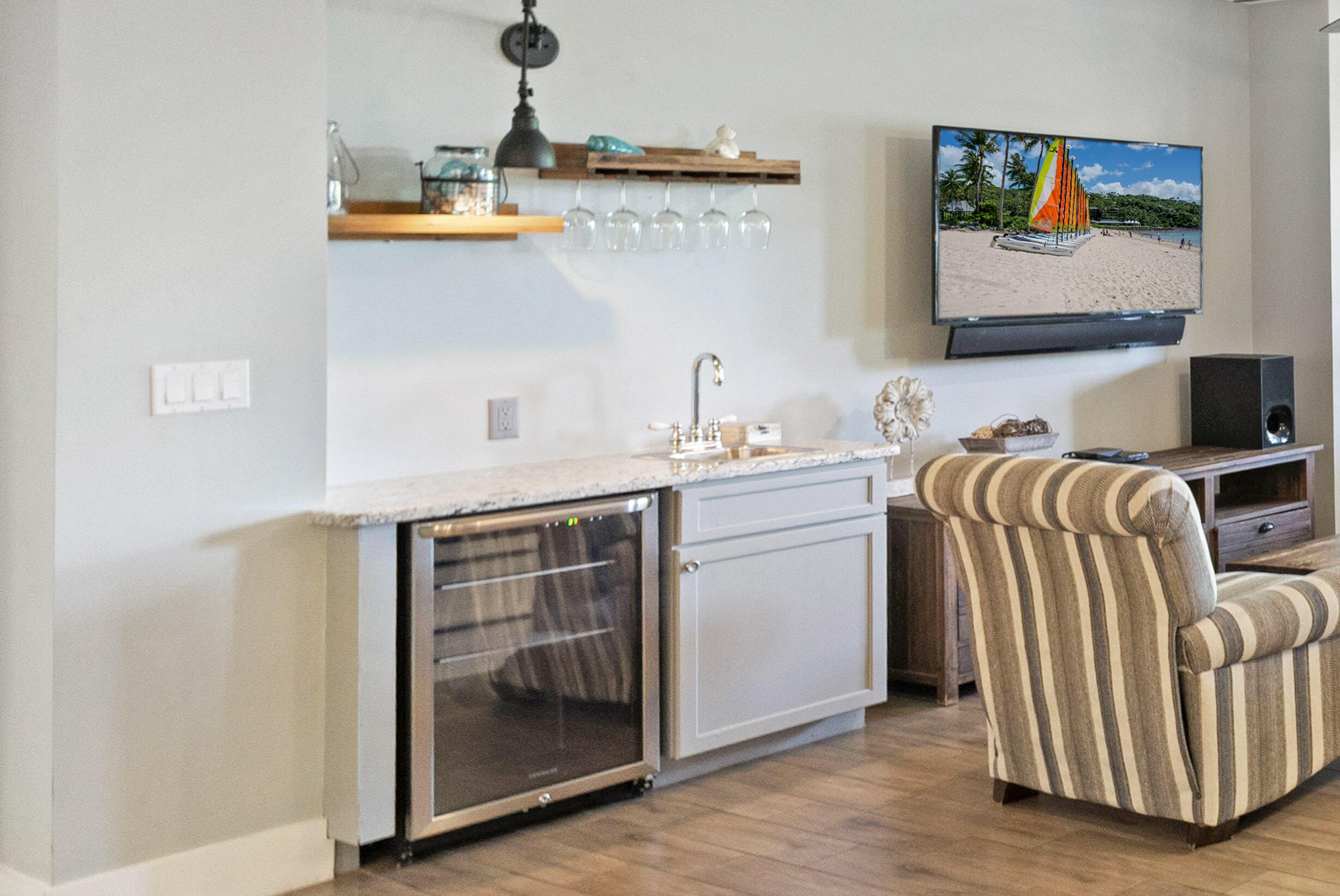 Image 3: Living Area