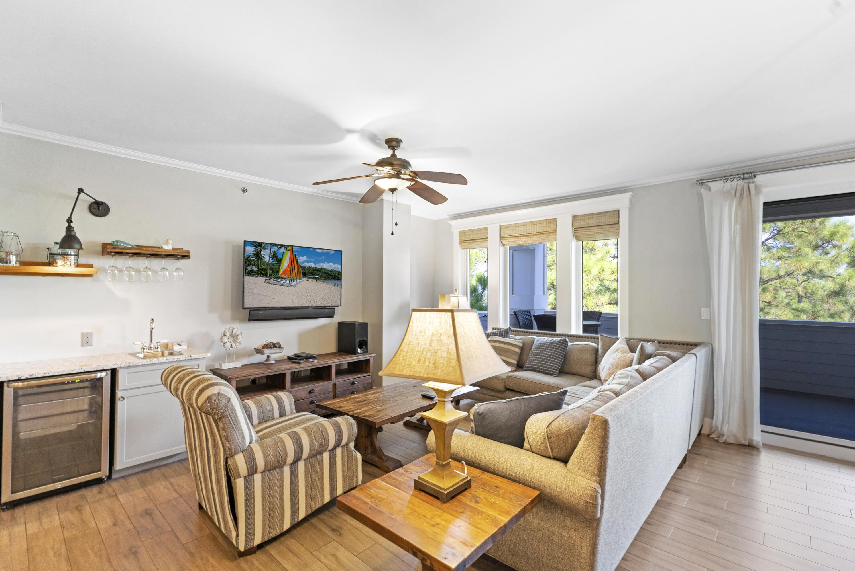 Image 4: Living Area