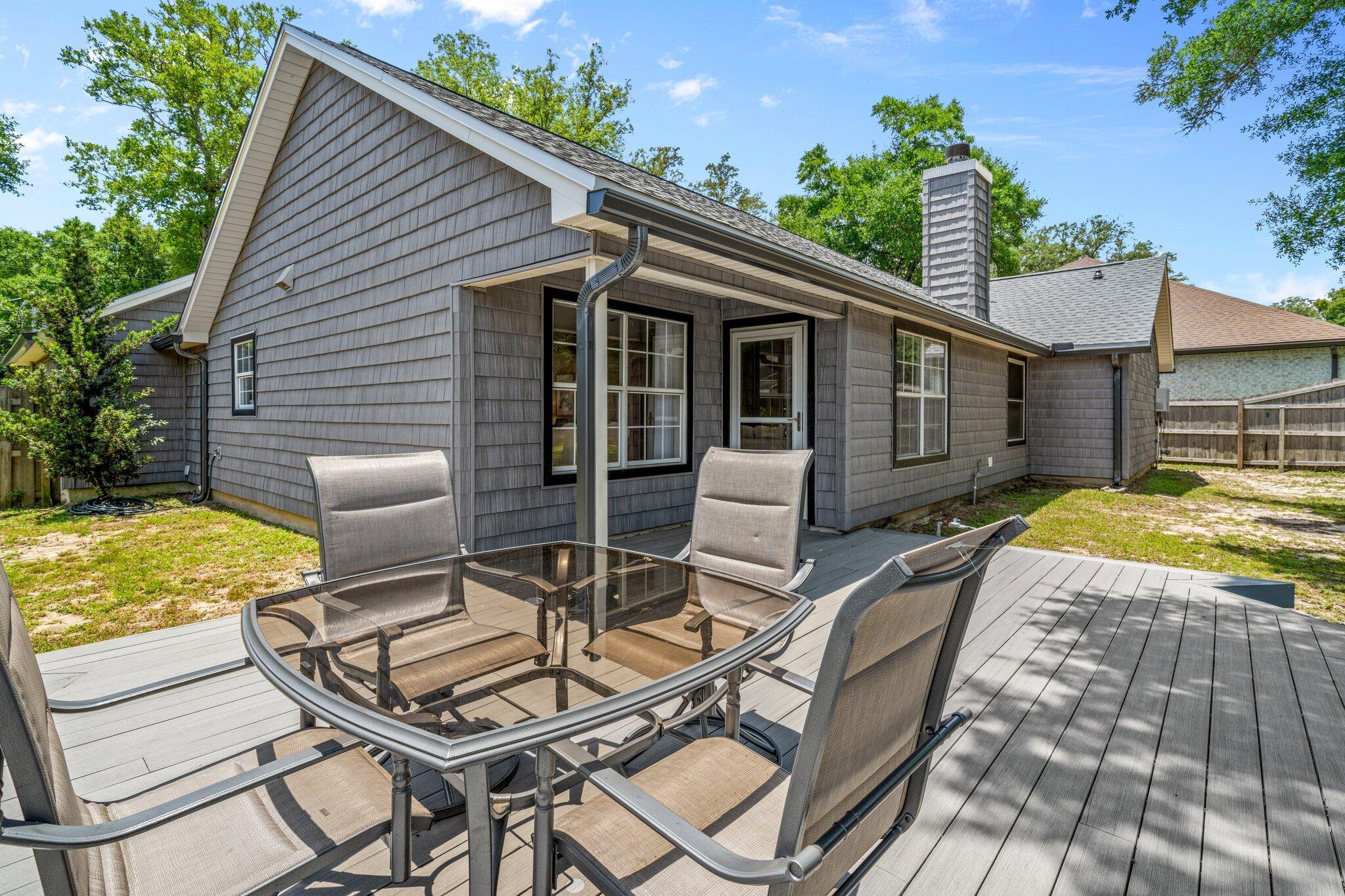 Image 3: 112 Meigs Drive_Deck