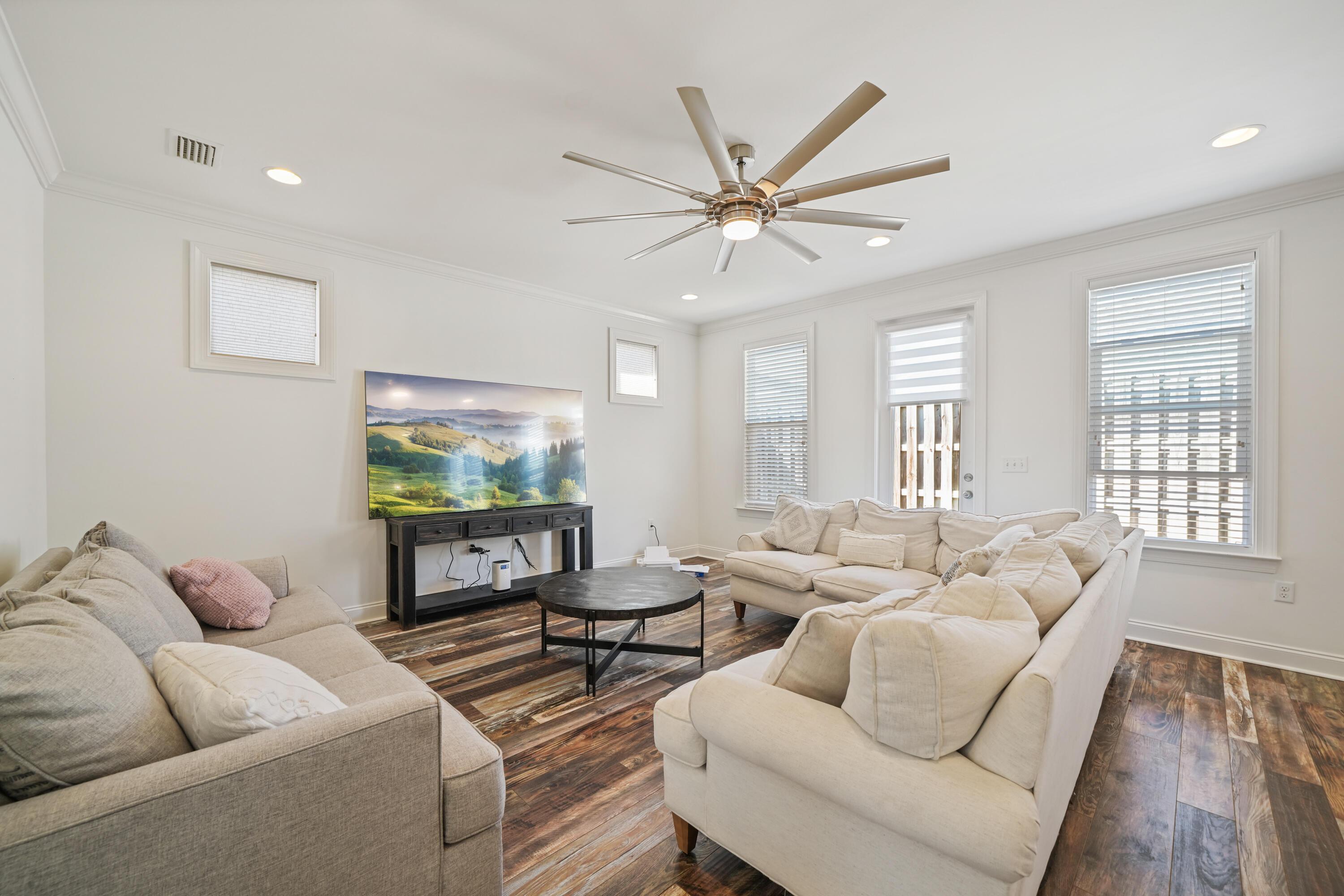 Image 3: Living Area