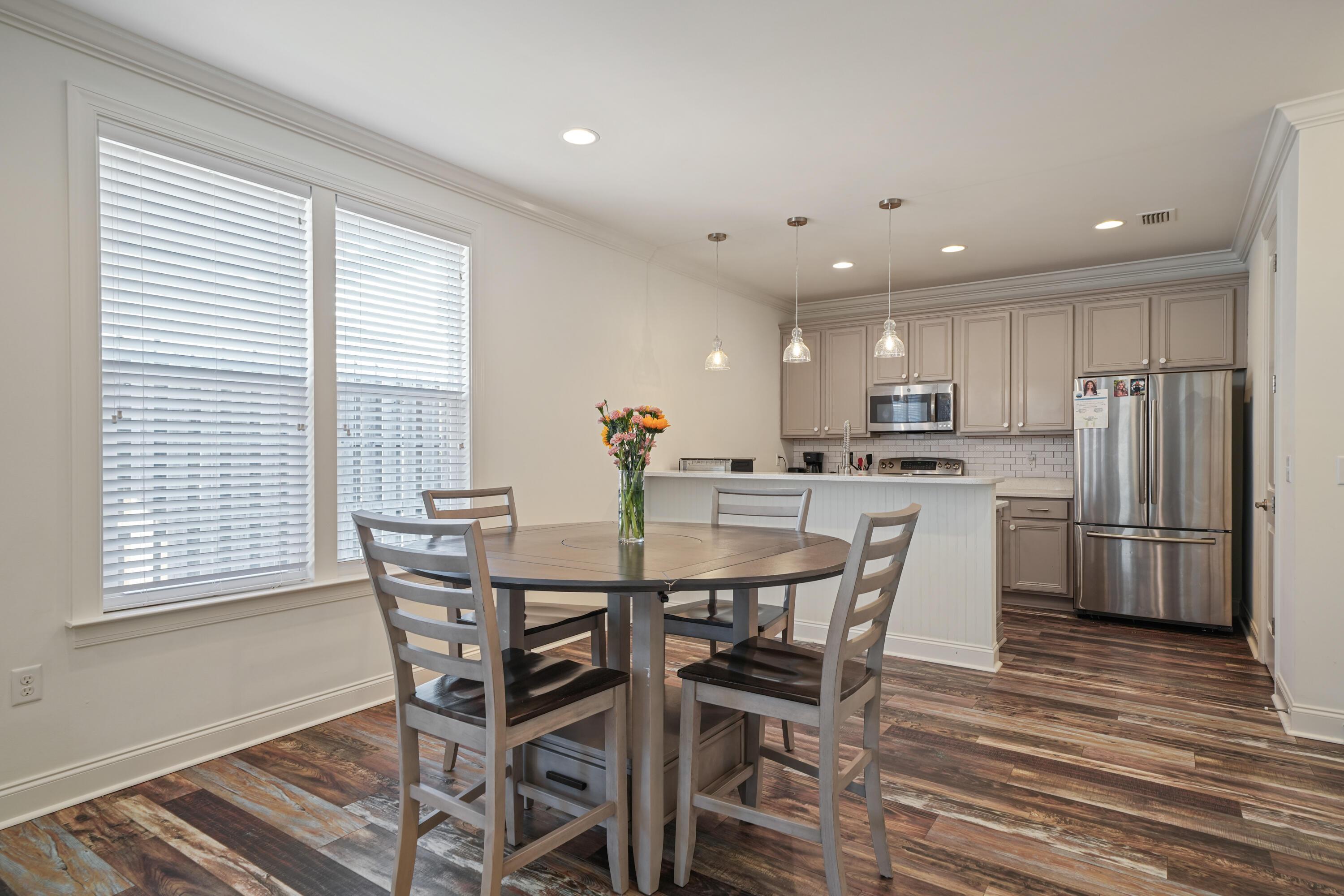 Image 4: Dining Area