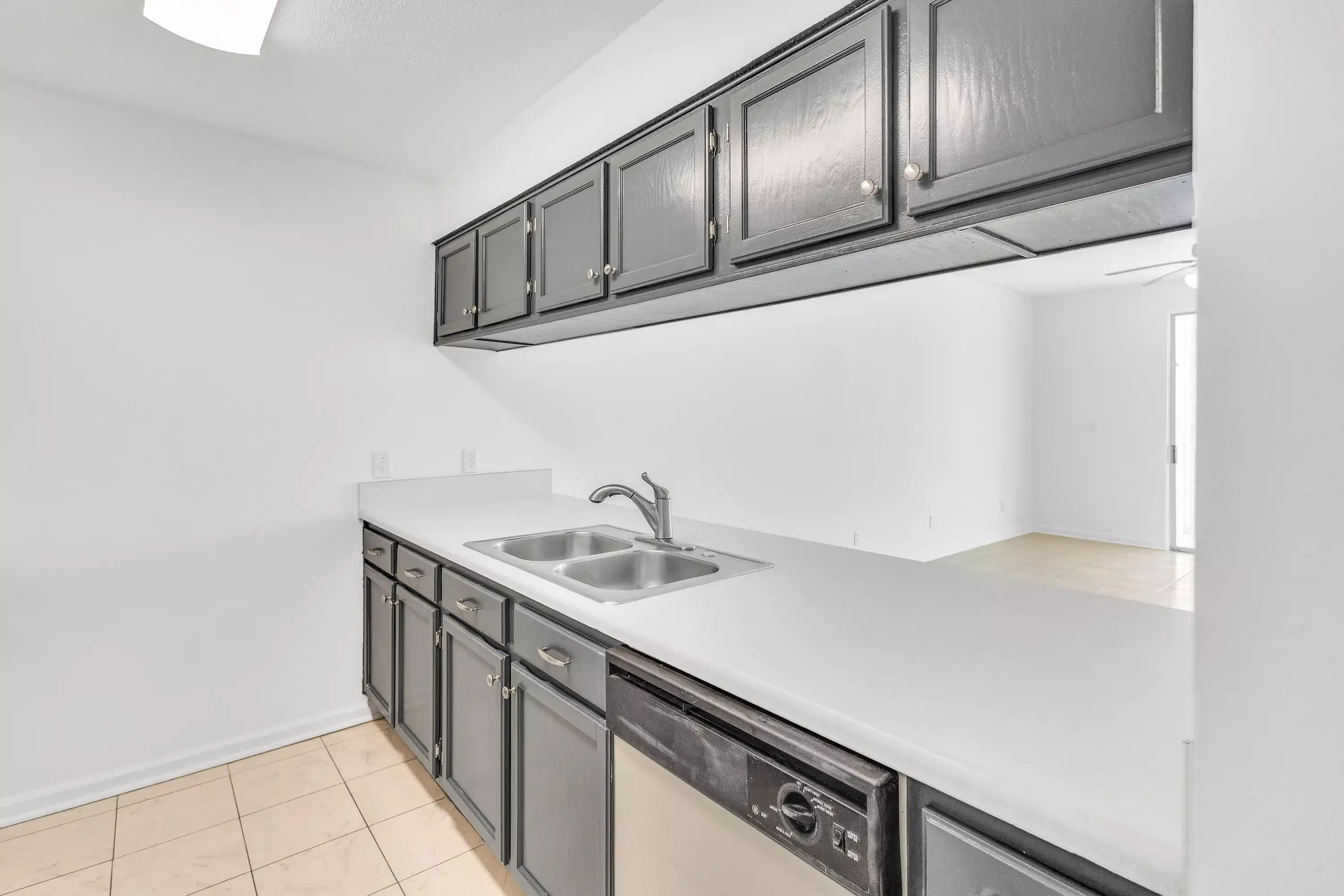 Image 1: Kitchen