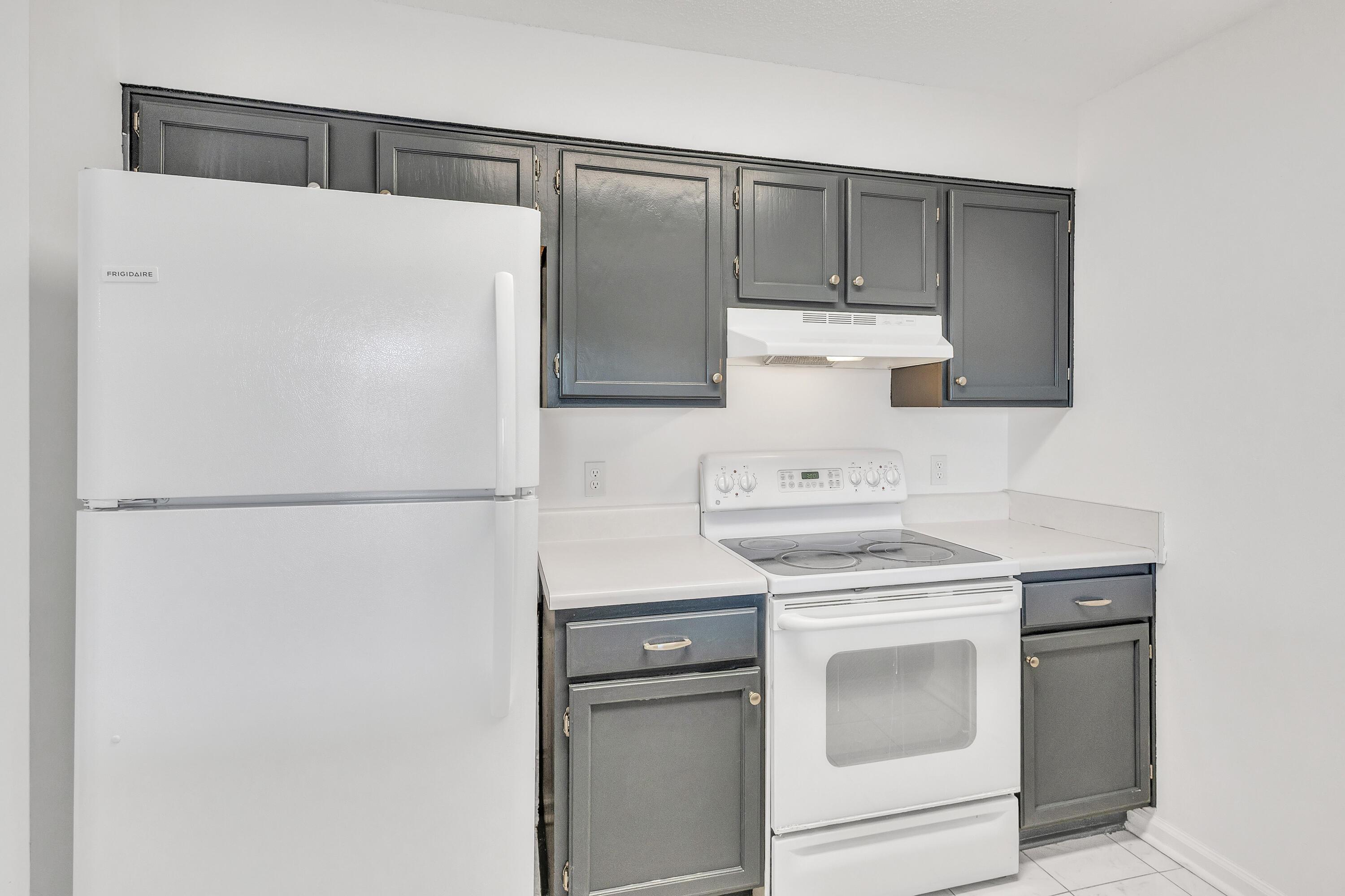 Image 2: Kitchen