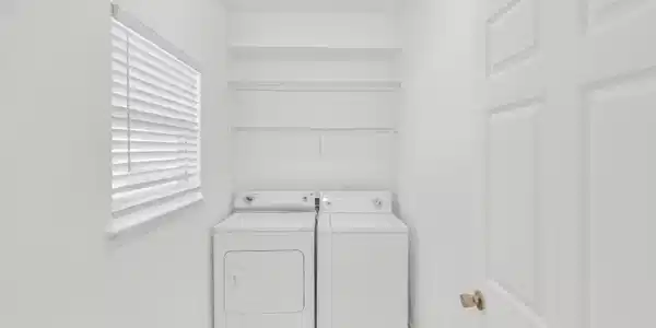 Image 4: Laundry