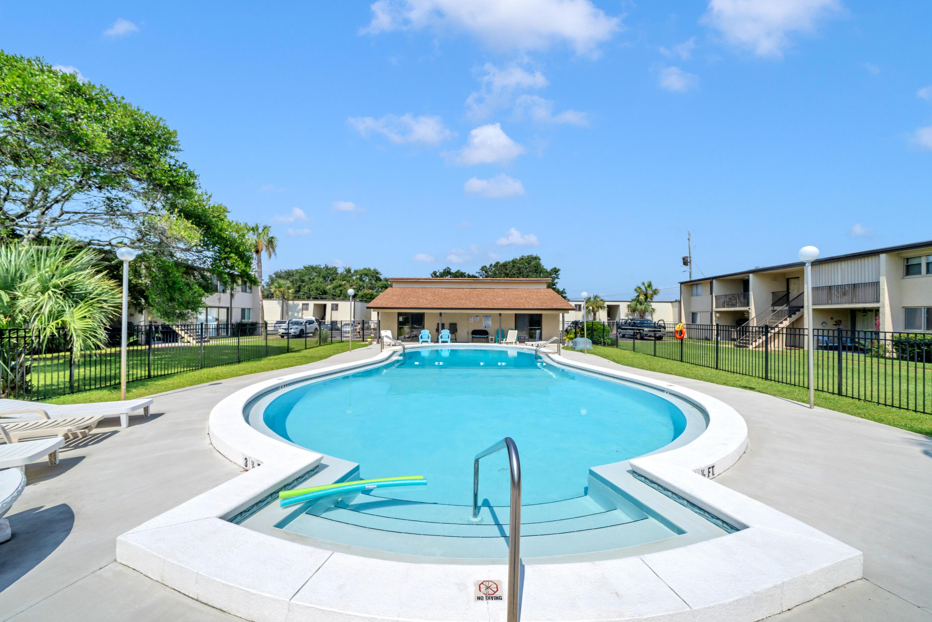 Image 1: Pool3