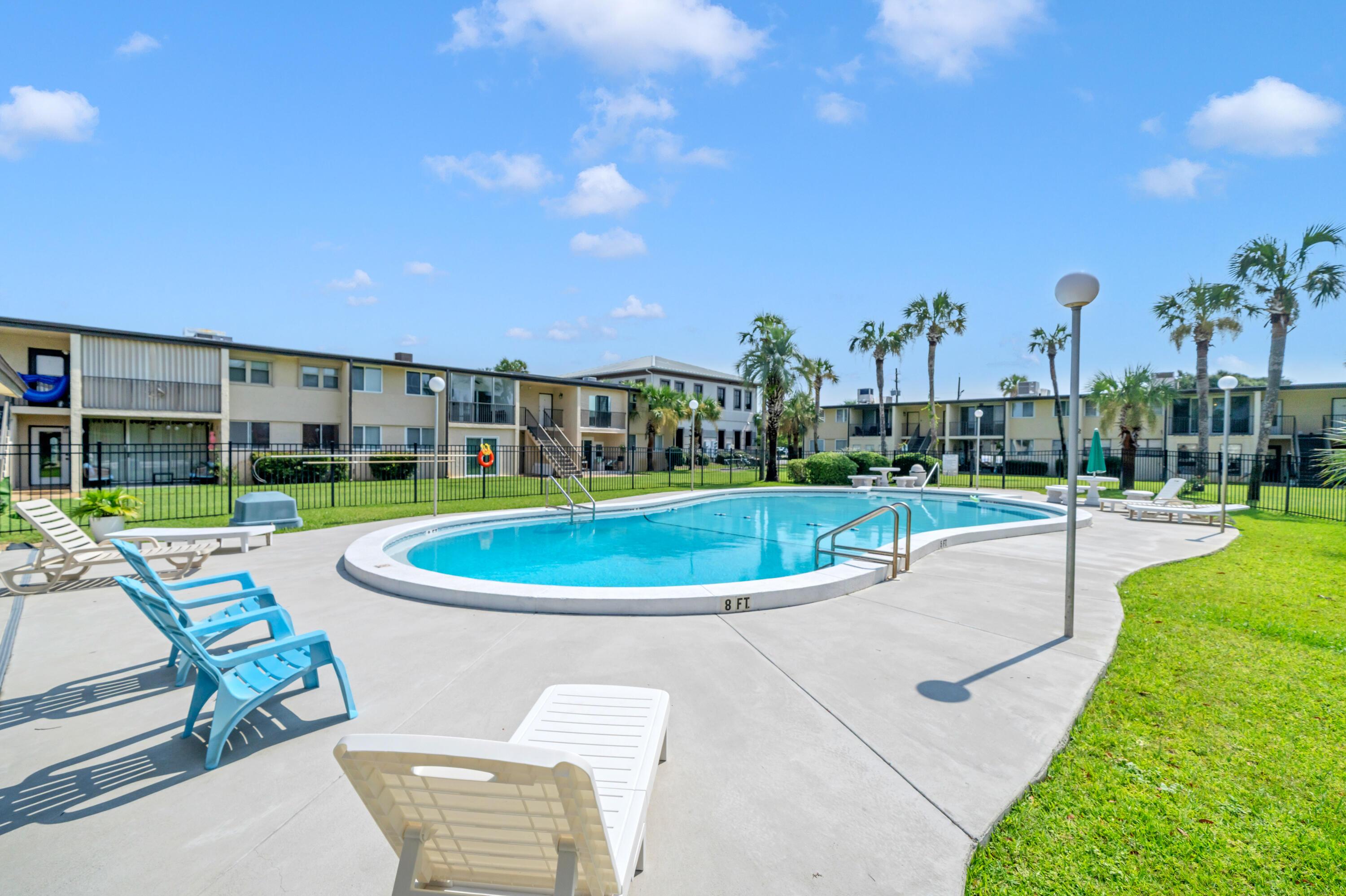 Image 4: Pool2