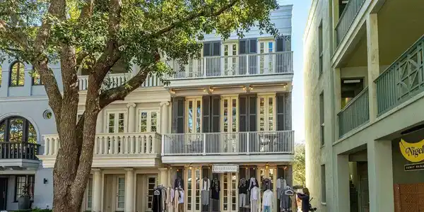201 E Ruskin Place