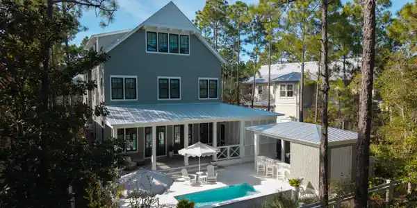 Image 4: Picture from the back of the home