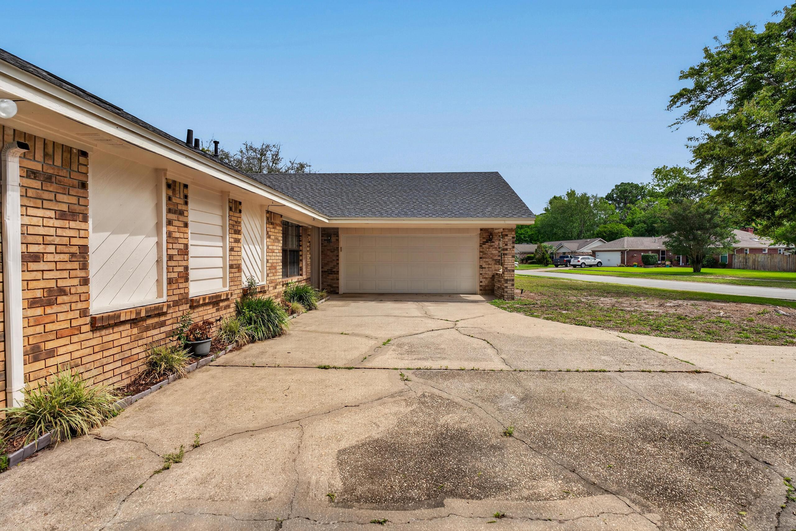 Image 3: Front with Garage
