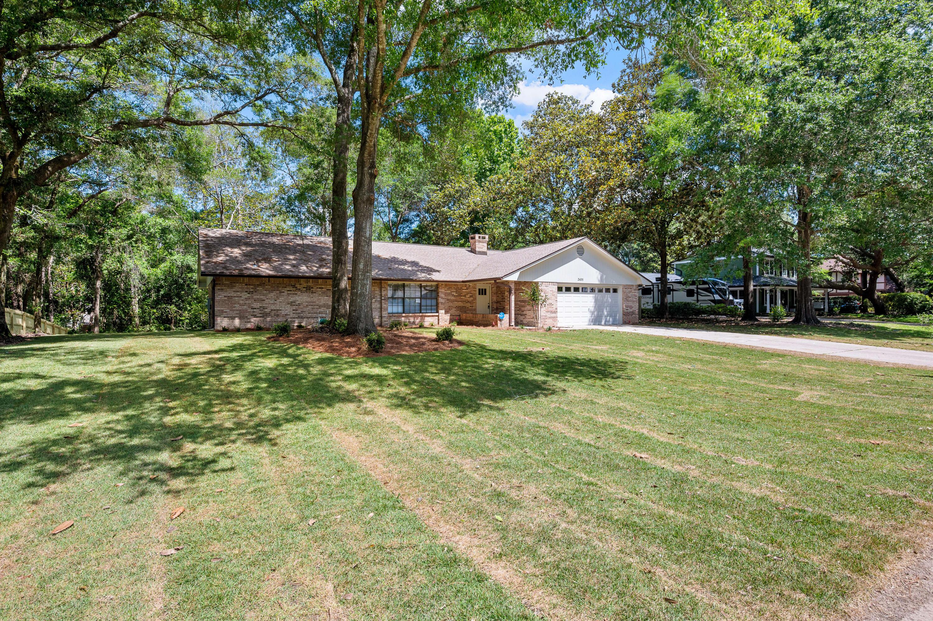 Image 2: 2435RockyShores-1