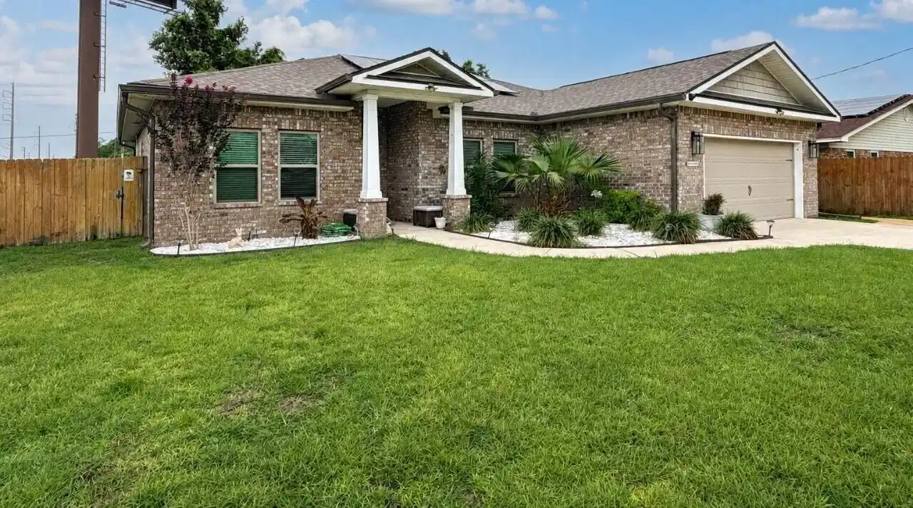 Image 1: 08-exterior_front_of_house_3