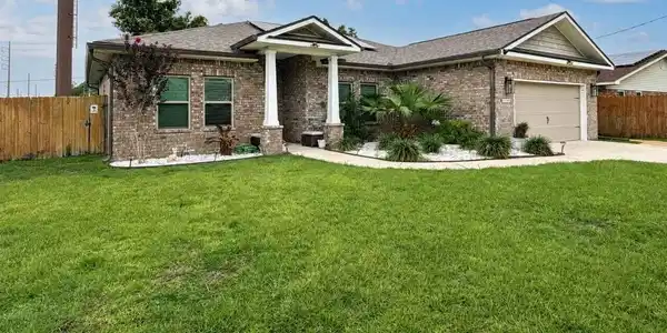 2 W Casa Loma Drive