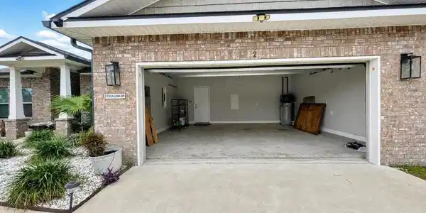 Image 3: 14-exterior_front_of_house_8