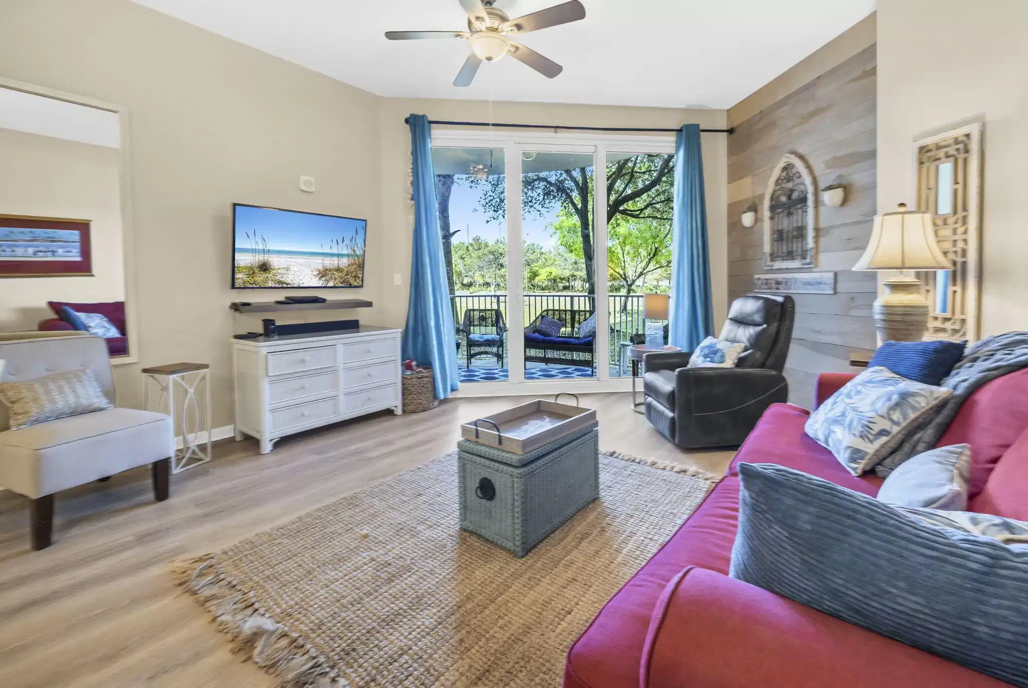 Image 1: Living Area