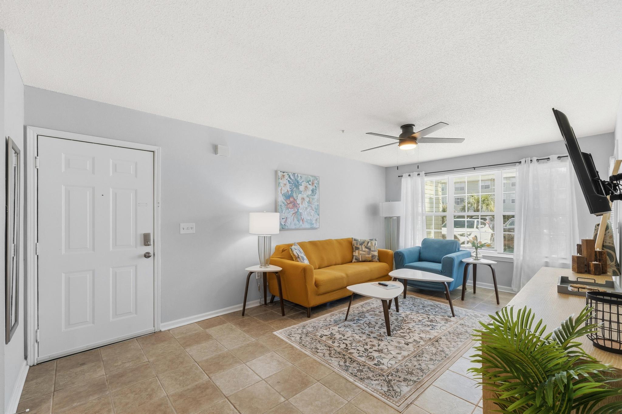 Image 3: Living Room